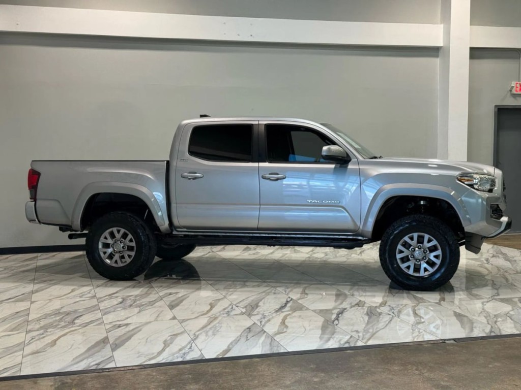 2018 Toyota Tacoma Image 5