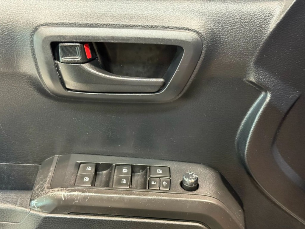 2018 Toyota Tacoma Image 11