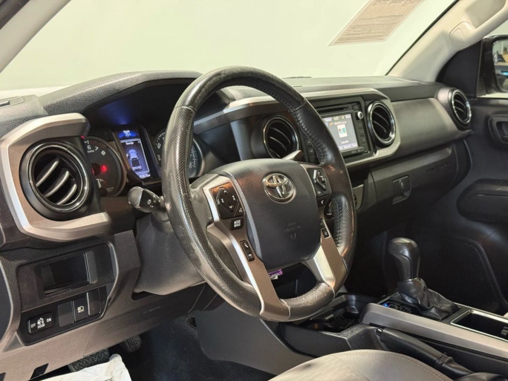 2018 Toyota Tacoma Image 12
