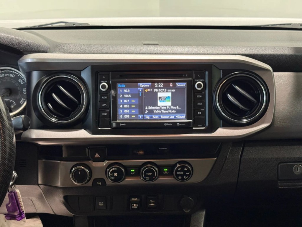 2018 Toyota Tacoma Image 14