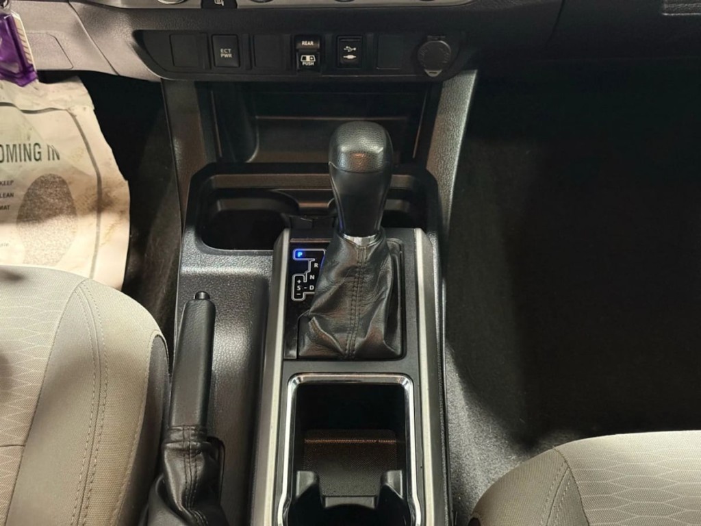 2018 Toyota Tacoma Image 16