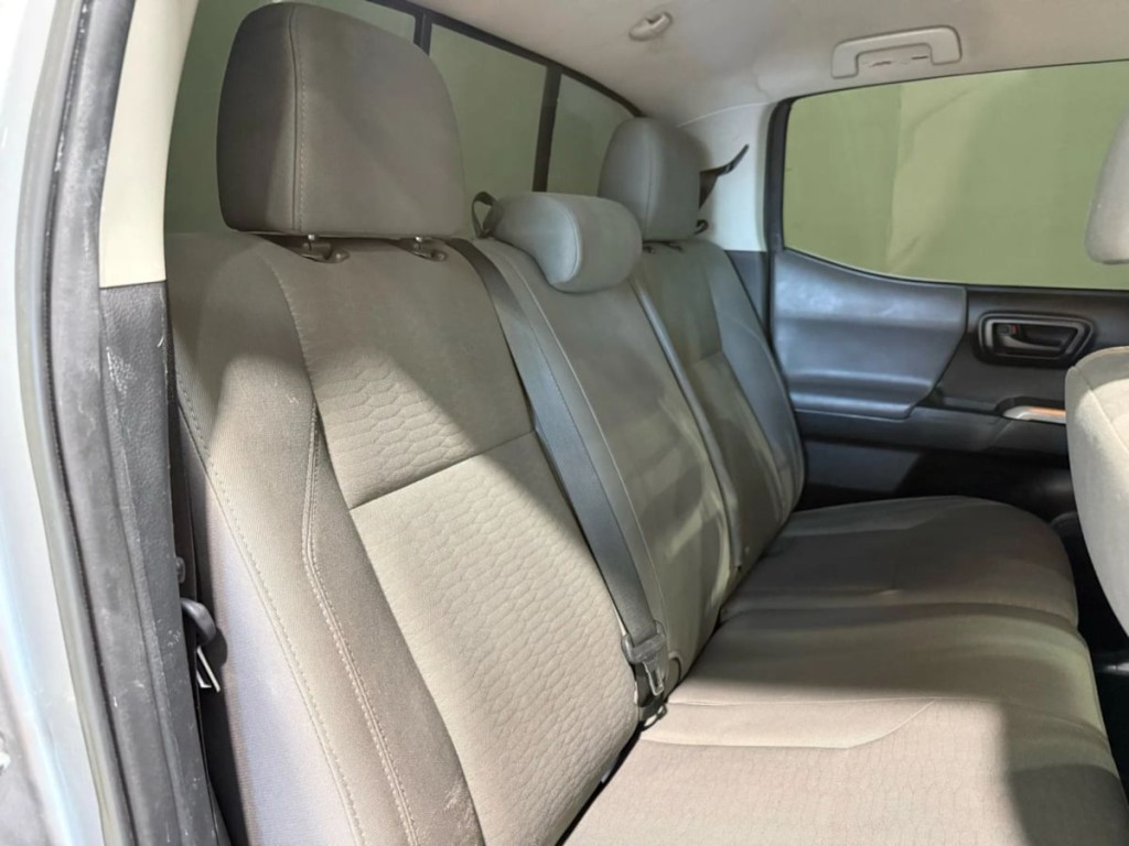 2018 Toyota Tacoma Image 30