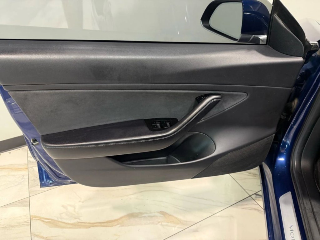 2018 Tesla Model 3 Image 10