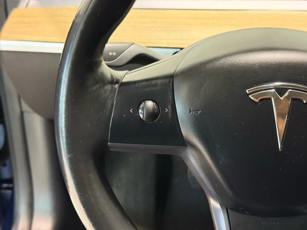 2018 Tesla Model 3 Image 17