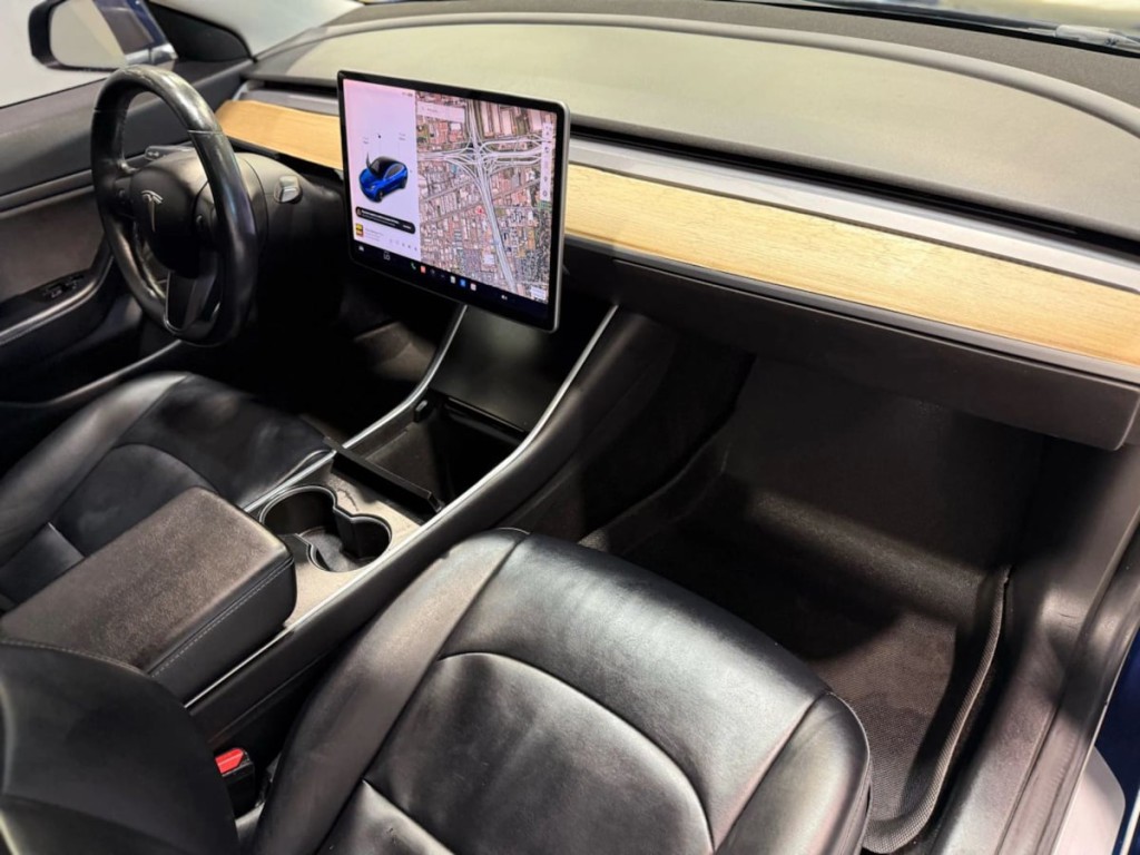 2018 Tesla Model 3 Image 23