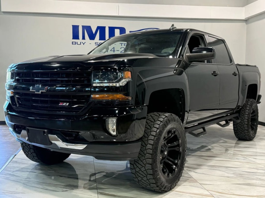 2017 Chevrolet Silverado 1500 Image 2