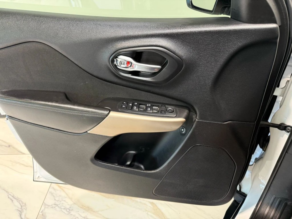 2018 Jeep Cherokee Image 10