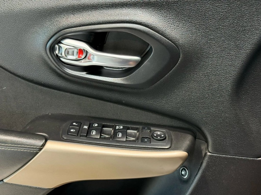 2018 Jeep Cherokee Image 11