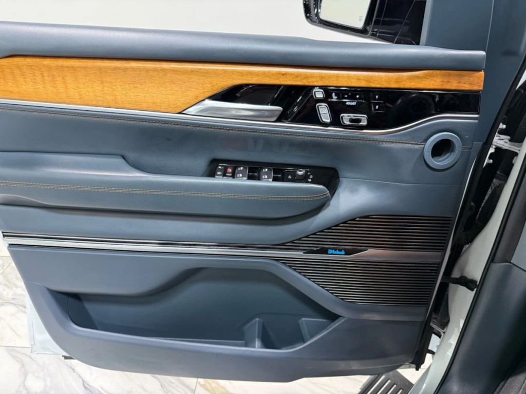 2022 Jeep Grand Cherokee Image 12