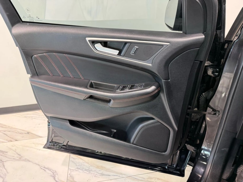 2022 Ford Edge Image 7
