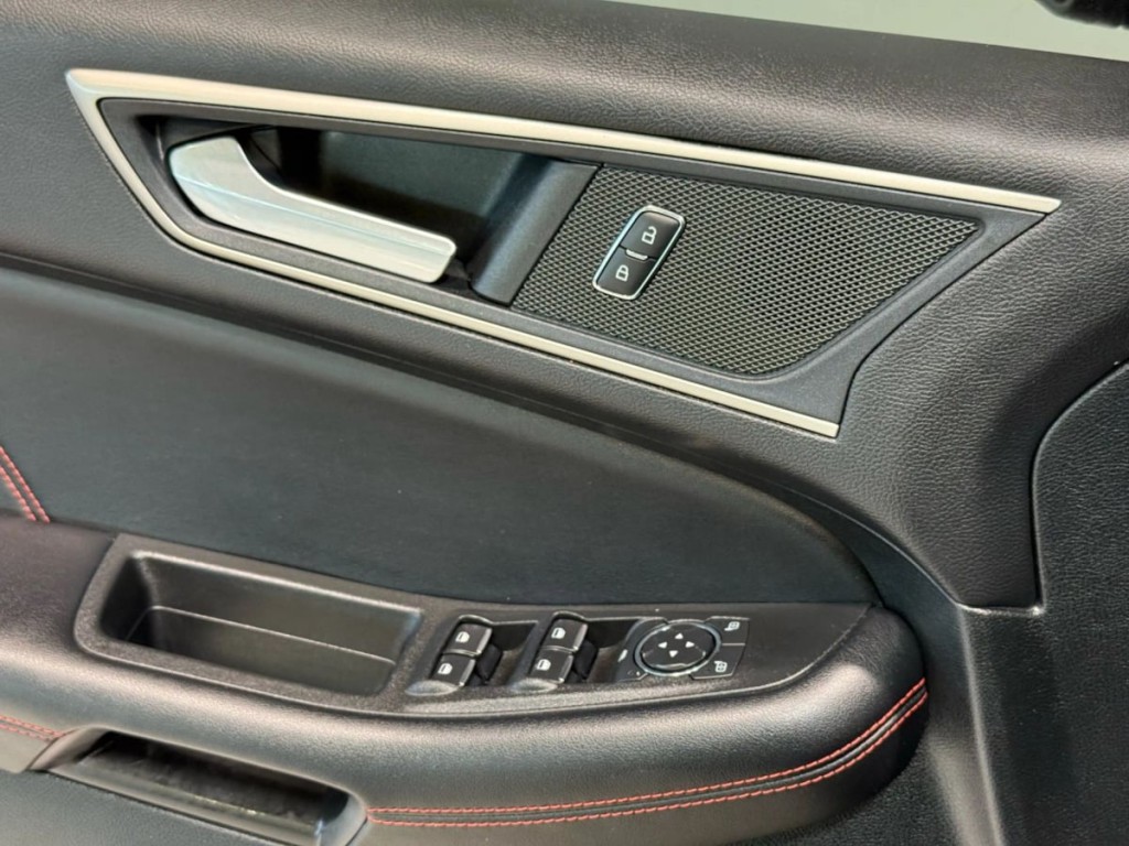 2022 Ford Edge Image 8
