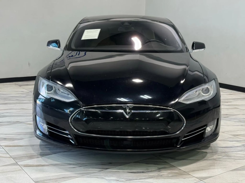 2015 Tesla Model S Image 3