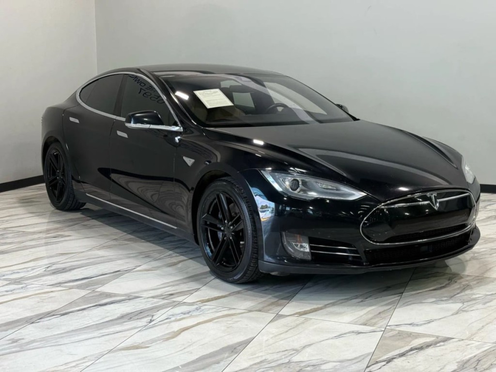 2015 Tesla Model S Image 4
