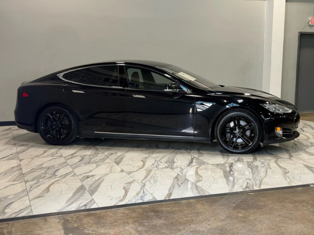 2015 Tesla Model S Image 5