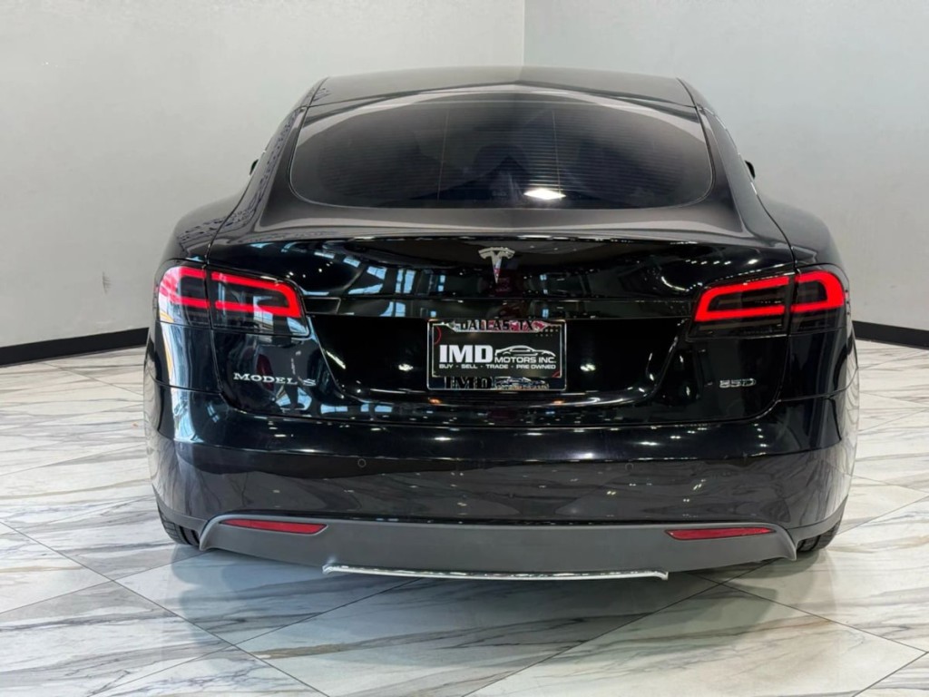 2015 Tesla Model S Image 7