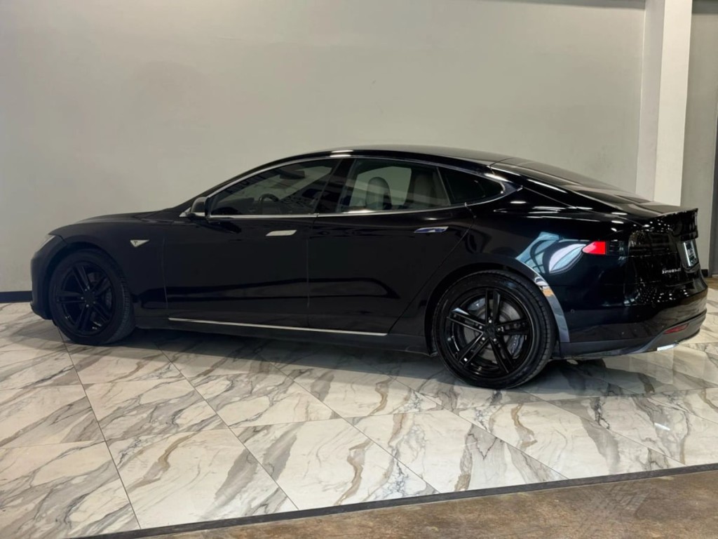 2015 Tesla Model S Image 9