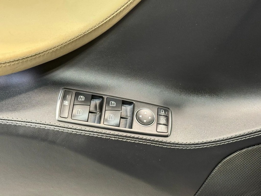 2015 Tesla Model S Image 11