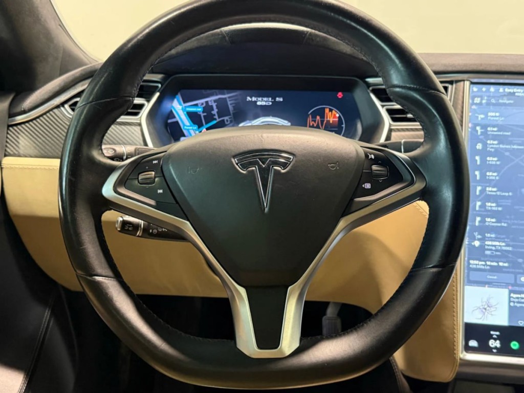 2015 Tesla Model S Image 14