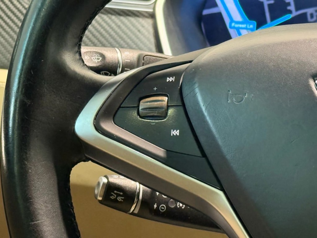 2015 Tesla Model S Image 15