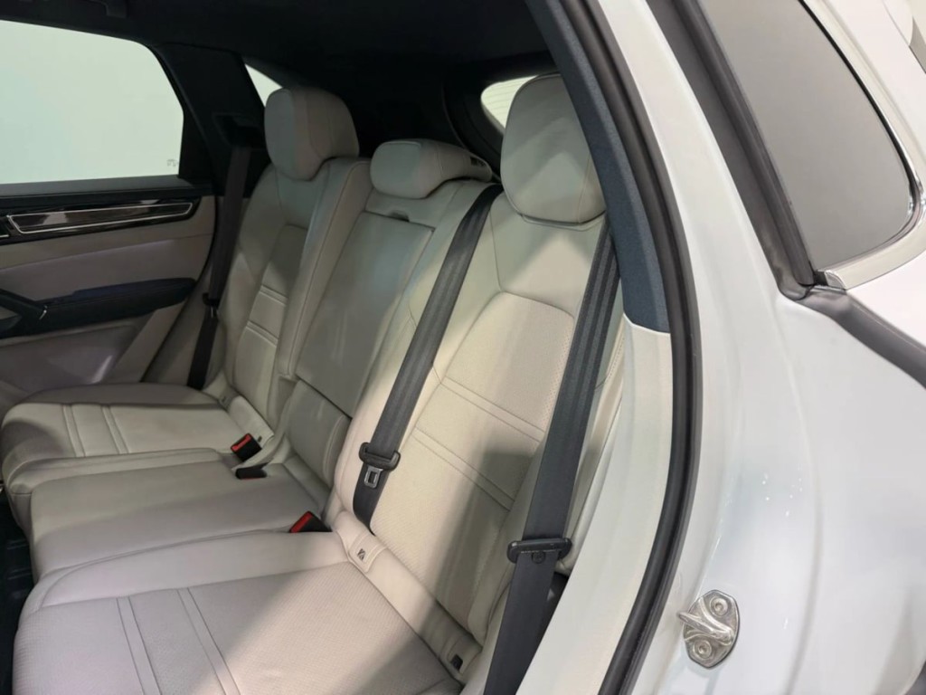 2019 Porsche Cayenne Image 24