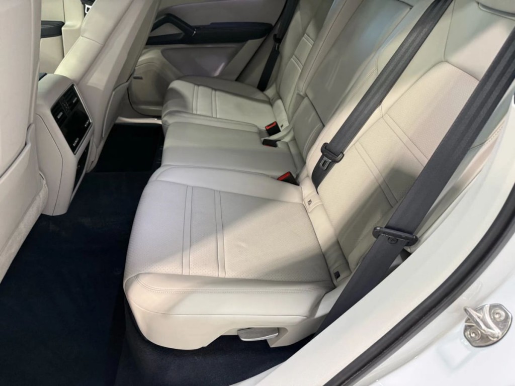 2019 Porsche Cayenne Image 25