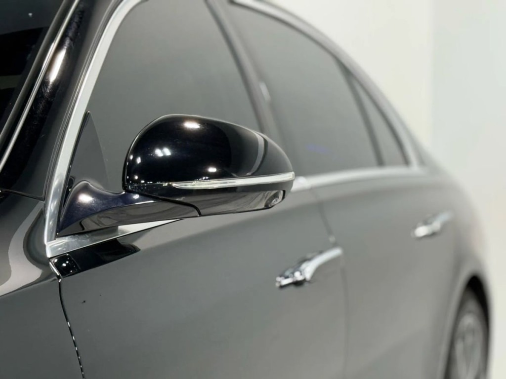 2024 Mercedes-Benz AMG S 63 E Image 10