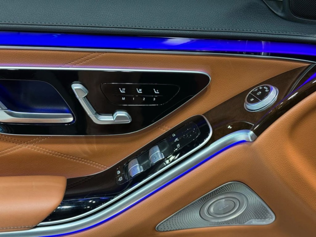 2024 Mercedes-Benz AMG S 63 E Image 12