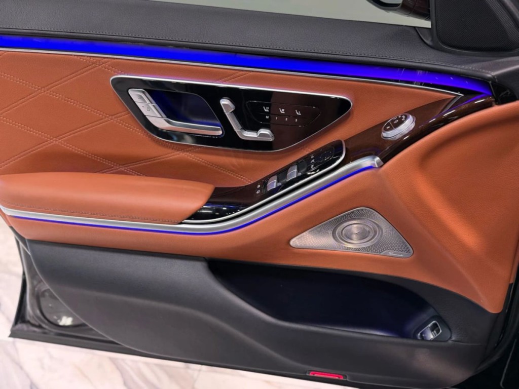 2024 Mercedes-Benz AMG S 63 E Image 13