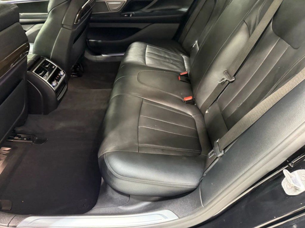 2020 BMW 7 Series Image 25
