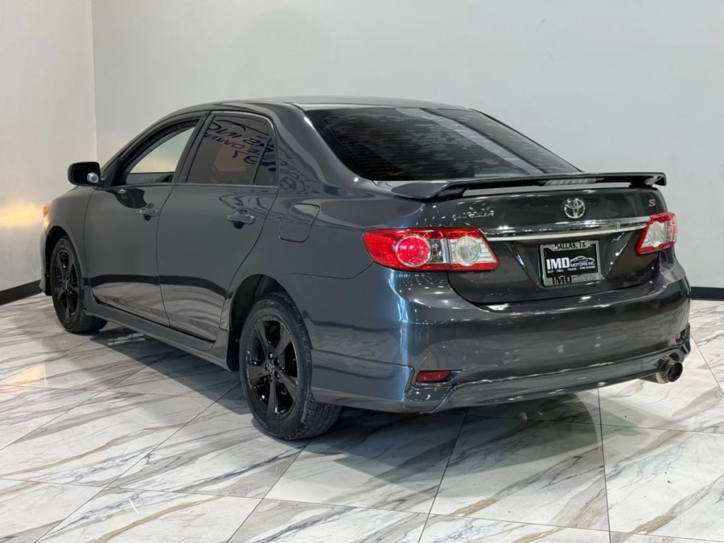 2013 Toyota Corolla Image 8