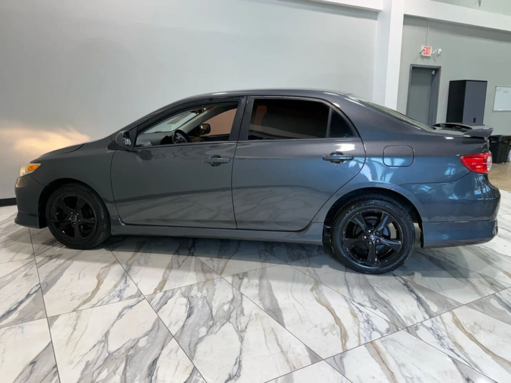 2013 Toyota Corolla Image 9