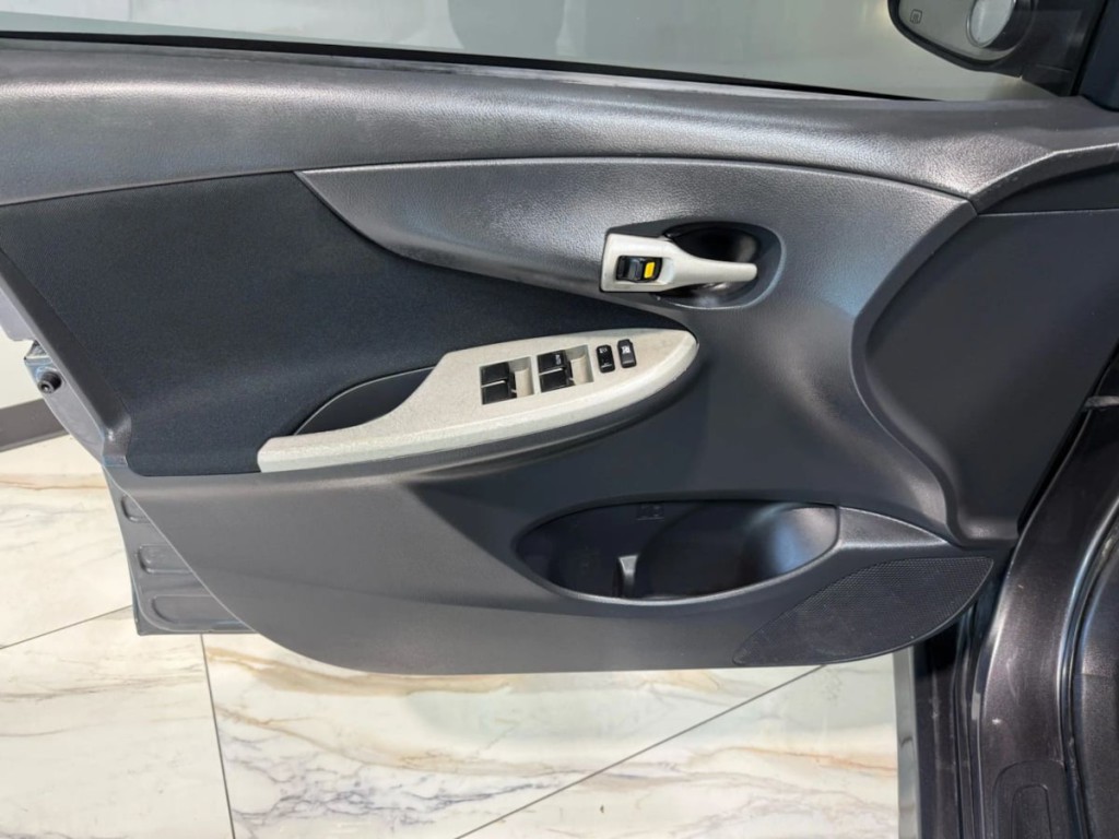 2013 Toyota Corolla Image 10