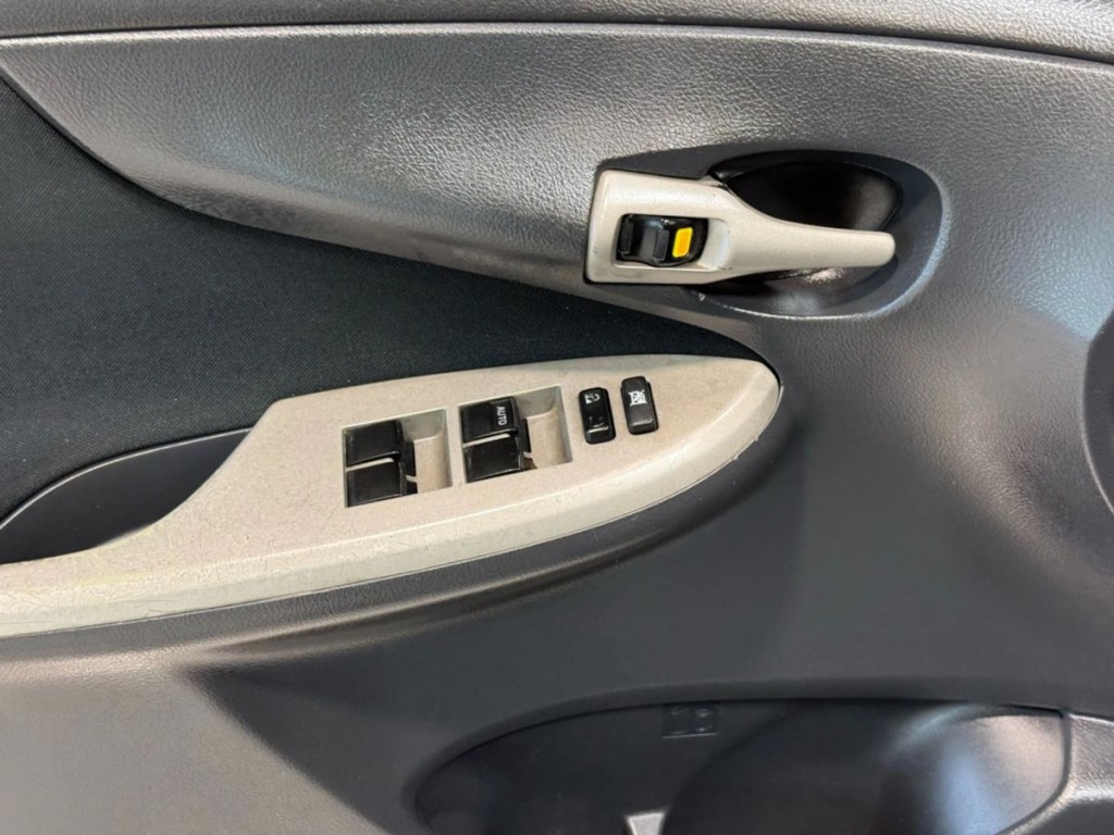 2013 Toyota Corolla Image 11
