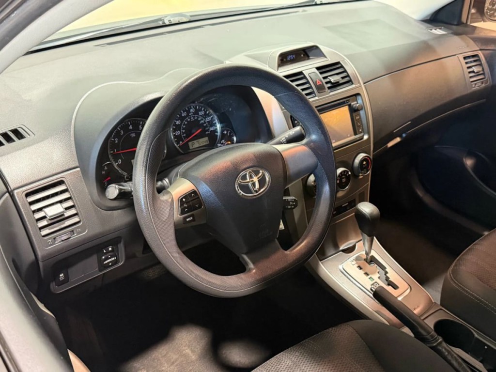 2013 Toyota Corolla Image 12