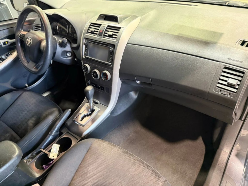 2013 Toyota Corolla Image 25