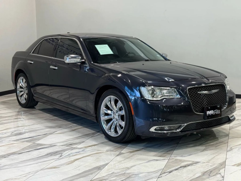 2016 Chrysler 300 Image 4