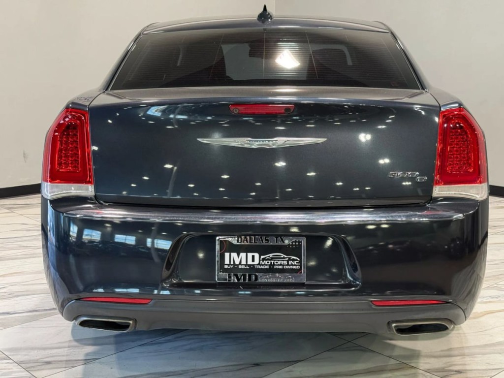 2016 Chrysler 300 Image 7