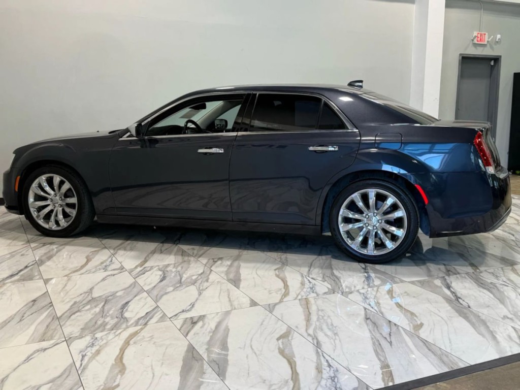 2016 Chrysler 300 Image 10