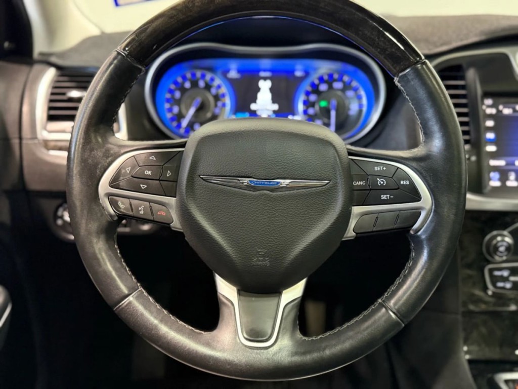2016 Chrysler 300 Image 15