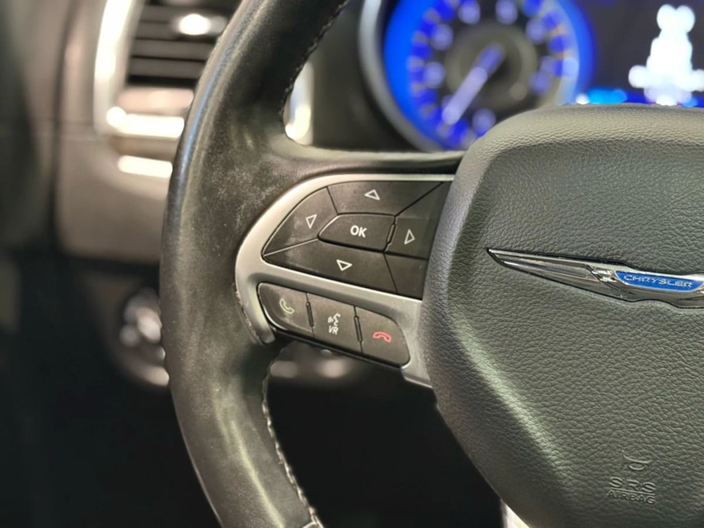 2016 Chrysler 300 Image 16