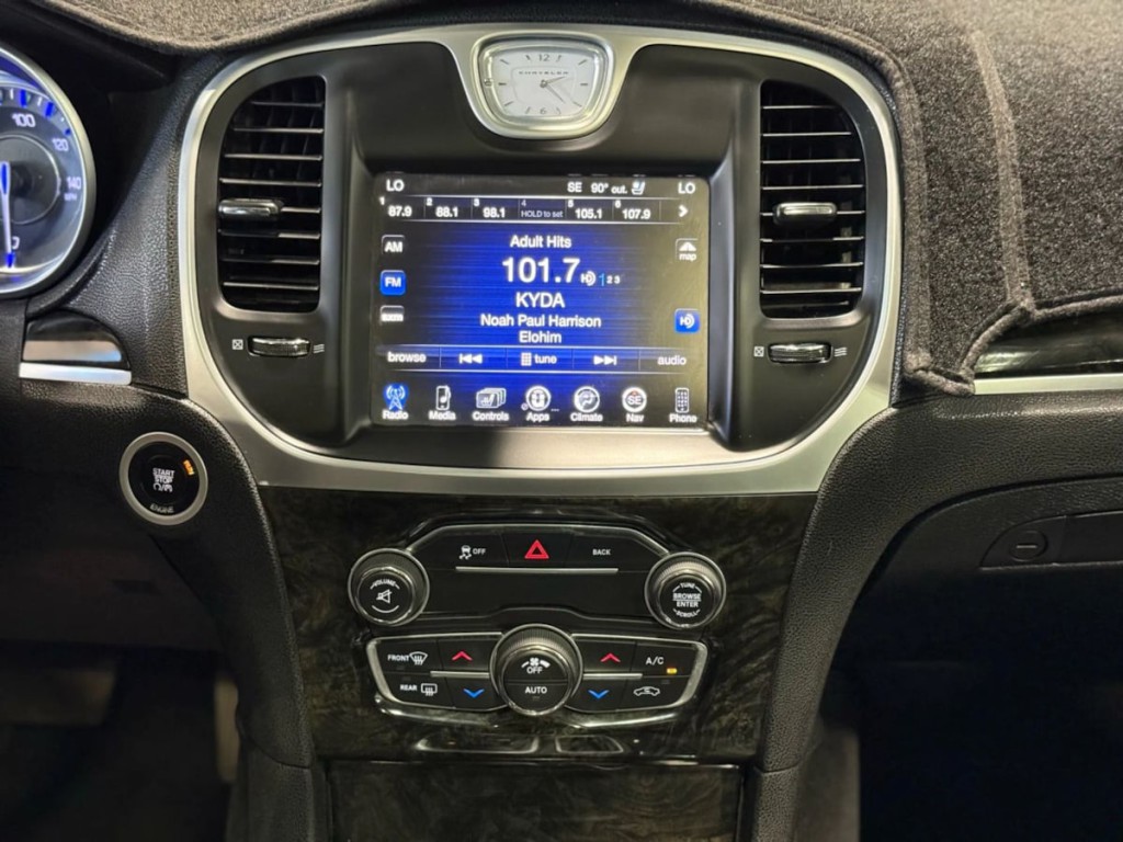 2016 Chrysler 300 Image 20