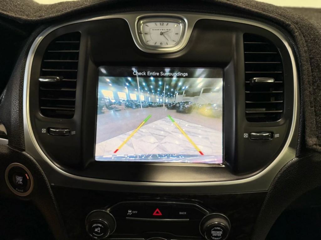 2016 Chrysler 300 Image 21