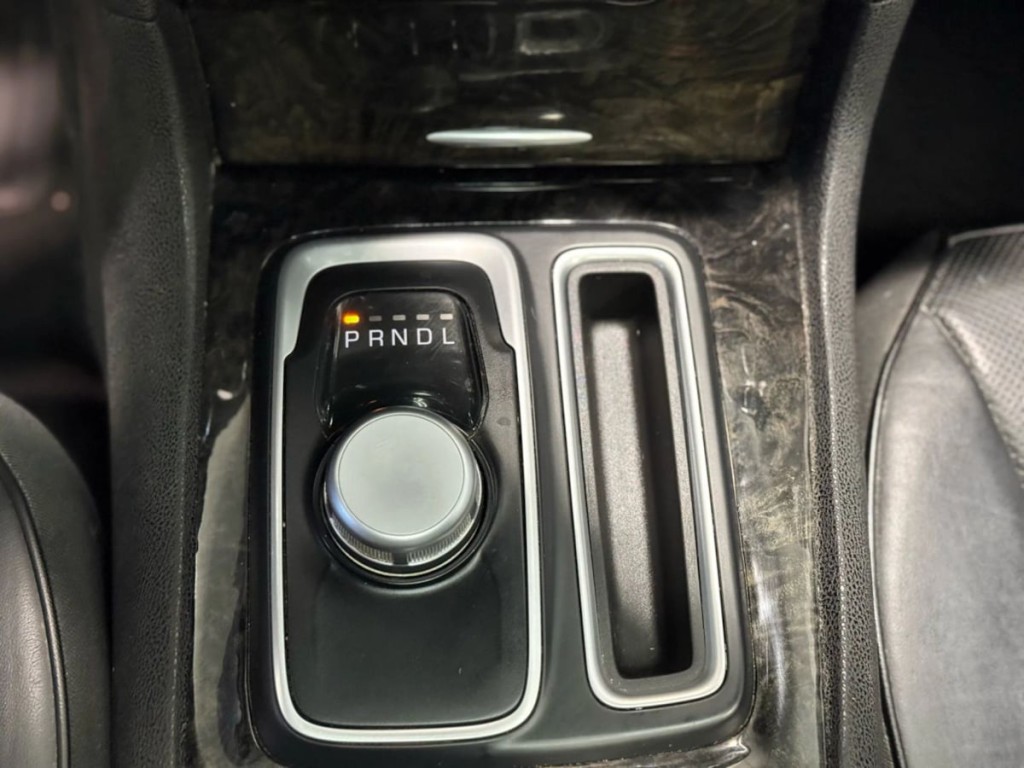 2016 Chrysler 300 Image 22