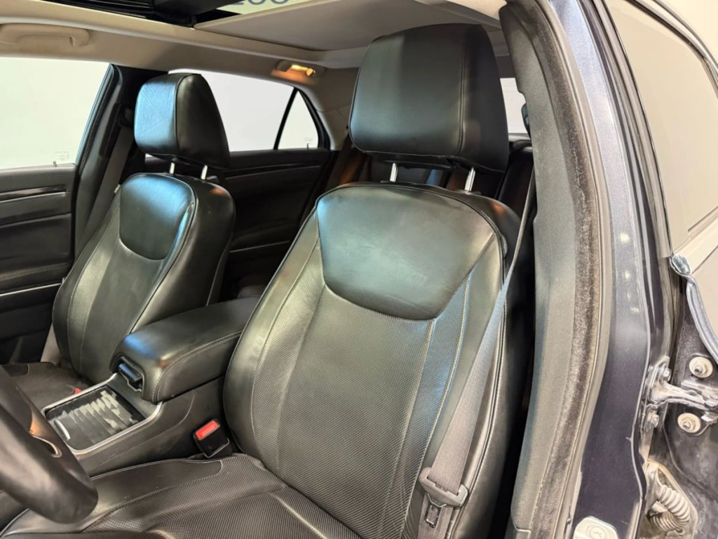 2016 Chrysler 300 Image 23