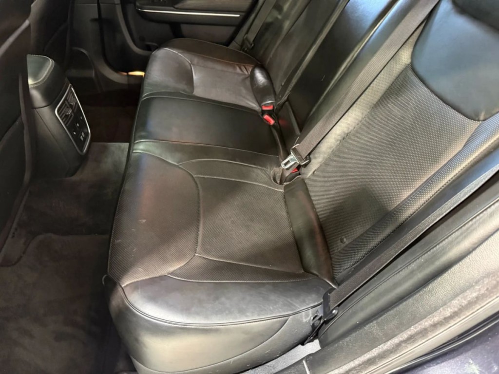 2016 Chrysler 300 Image 26