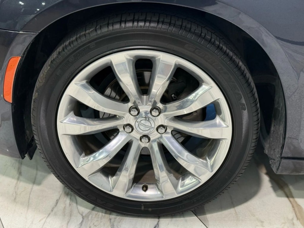 2016 Chrysler 300 Image 33