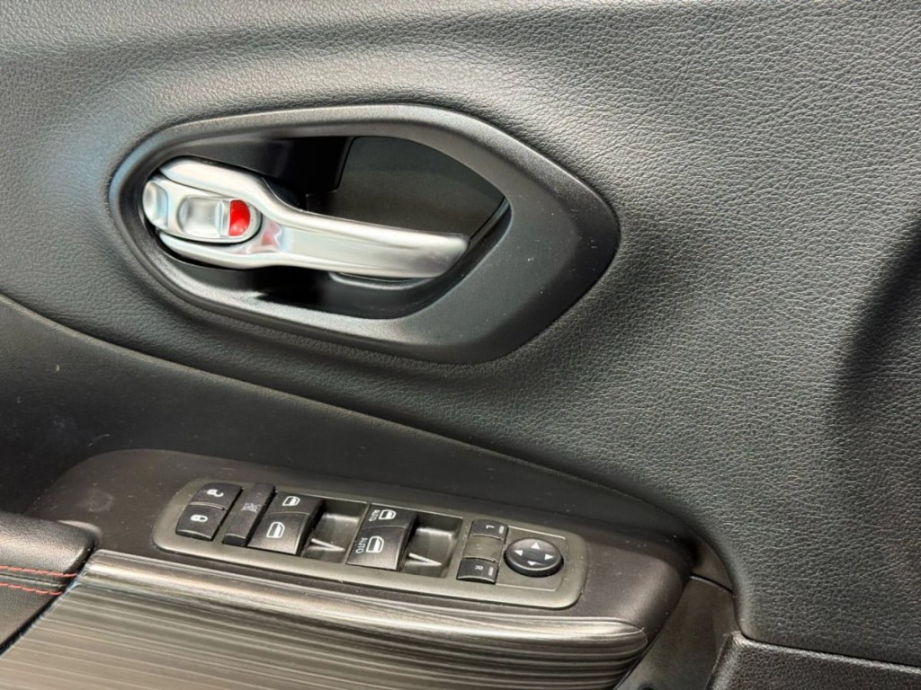 2015 Jeep Cherokee Image 11