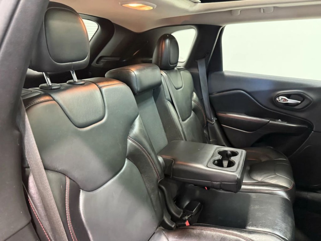 2015 Jeep Cherokee Image 31