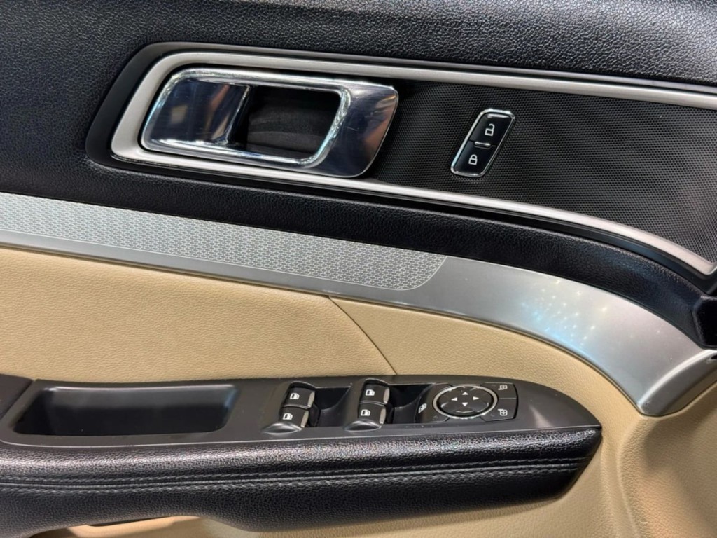 2016 Ford Explorer Image 12