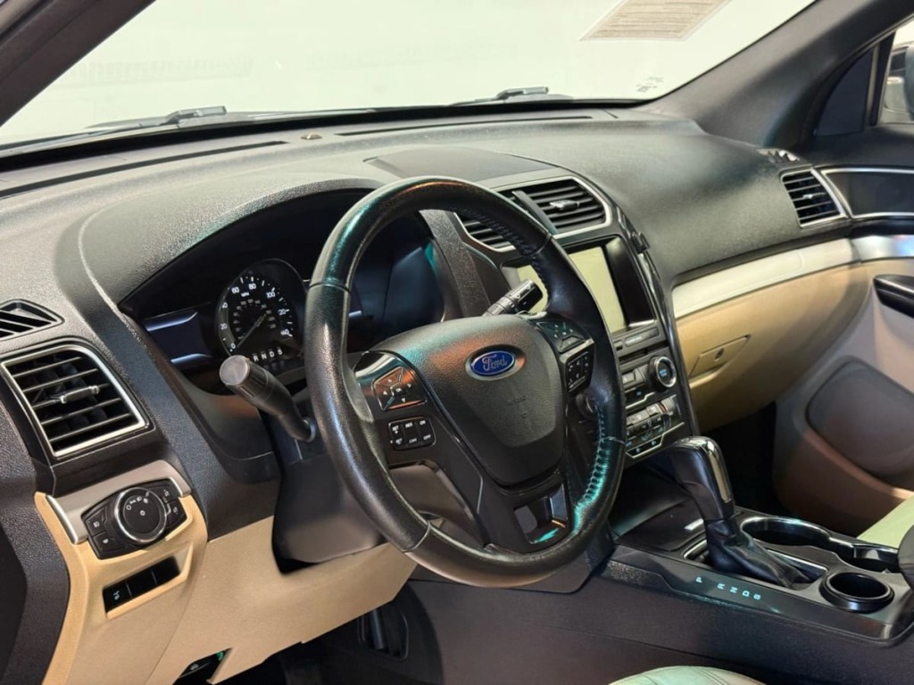 2016 Ford Explorer Image 13